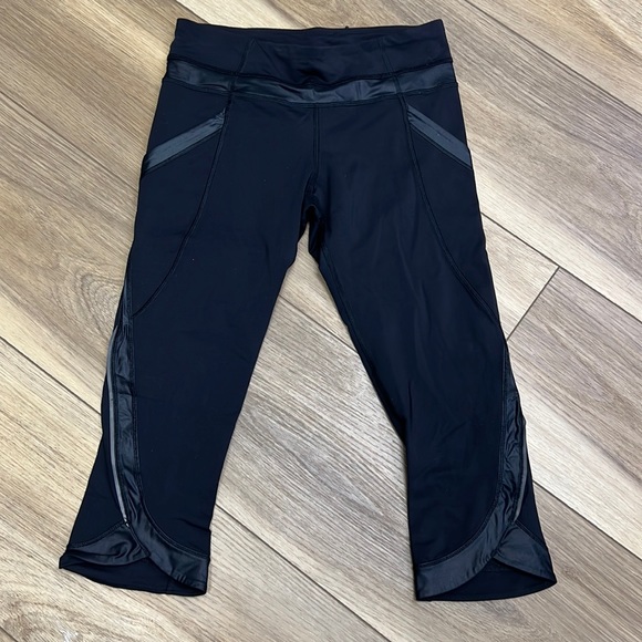 Lululemon capri - Picture 1 of 4